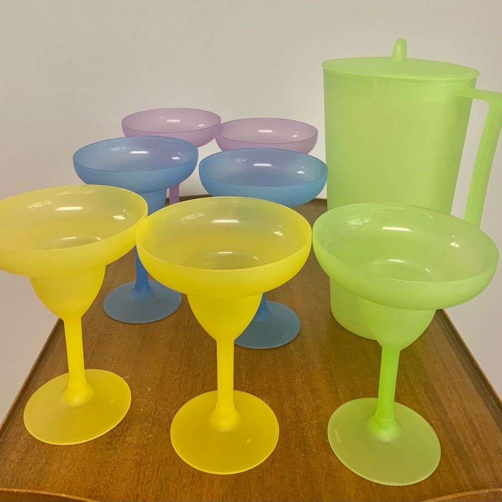 Vintage Plastic 8 piece Margarita Pitcher & Glasses Set – Pastel Colors